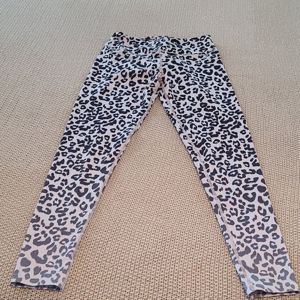 Animal print leggings size small